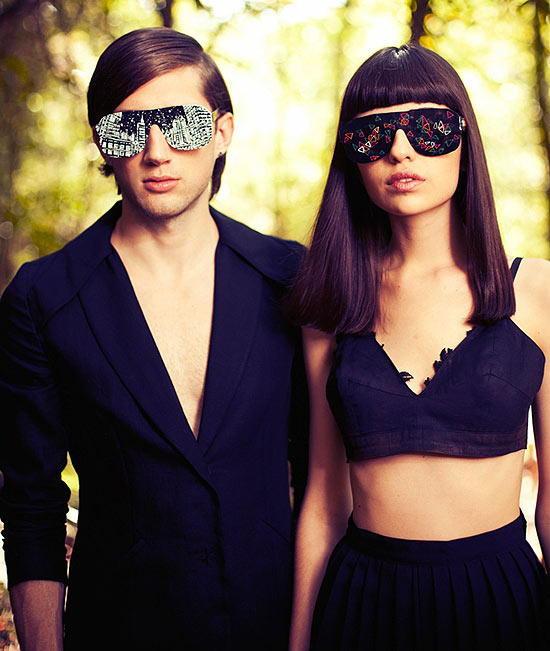 Foto do editorial de moda fará parte da exposição "My Paper Sunglasses" na galeria Cartel011, em Pinheiros