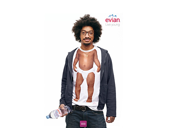 Campanha pblicitária da água Evian também participa de evento na faculdade Panamericana