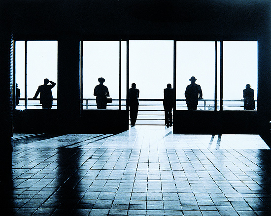 Foto "Aeroporto, 1965" (foto), de German Lorca, fica exposta no MAM a partir desta terça