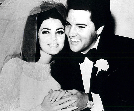 Elvis Presley e sua mulher, Priscilla, no dia do casamento, em Las Vegas, em 1967