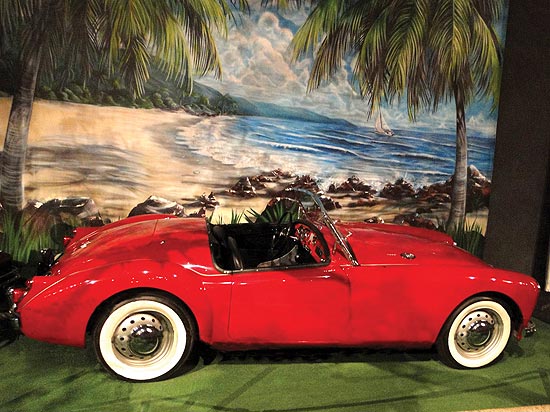 Já está em solo paulistano o famoso carro MG vermelho (foto), que aparece em "Feitiço Havaiano - Blue Hawaii"