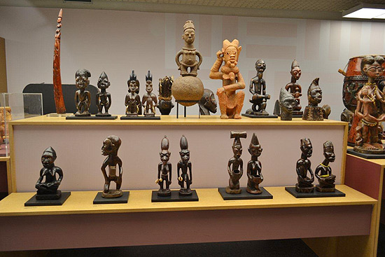 "Gênese e Celebração - Coleção de Peças Africanas do Acervo de Rogério Cerqueira Leite" reúne cerca de 200 peças na Pinacoteca