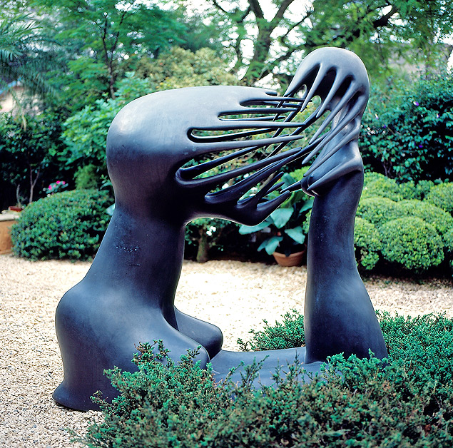 A obra "O Impossível" é uma das 38 esculturas que compõem "Metamorfoses", mostra individual de Maria Martins.