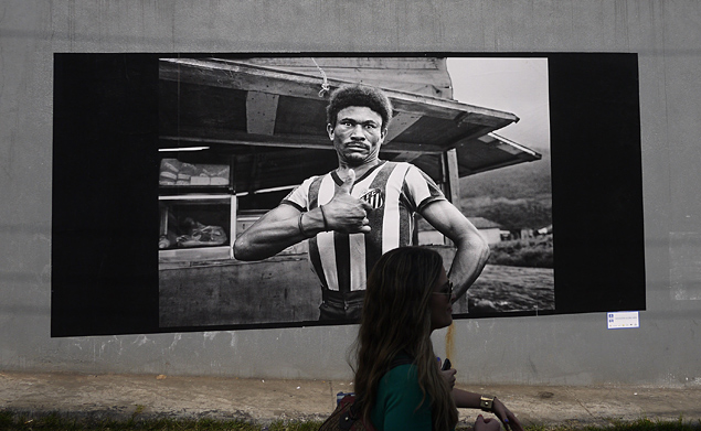 &#147;Torcedor&#148;, retrato feito pelo fotgrafo Araqum Alcntara em Cubato, So Paulo, nos anos 1970, que integra a mostra Futebol BR na DOC Galeria