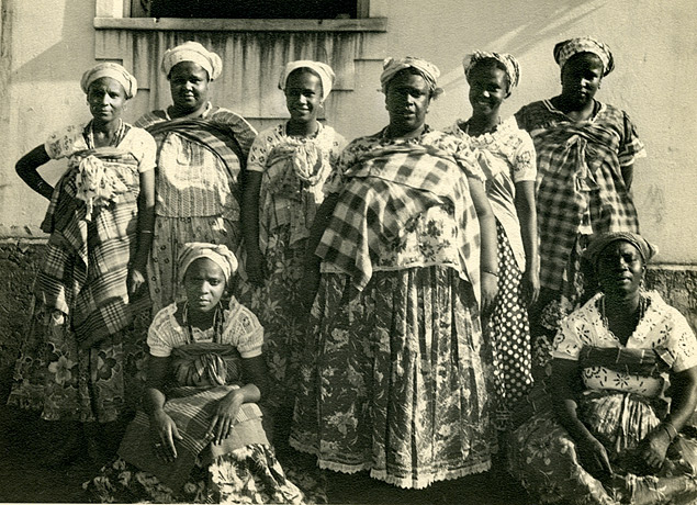 Mãe Menininha do Gantois e suas seguidoras, na Bahia