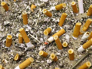 Pontas de cigarro apagadas (Arnd Wiegmann)