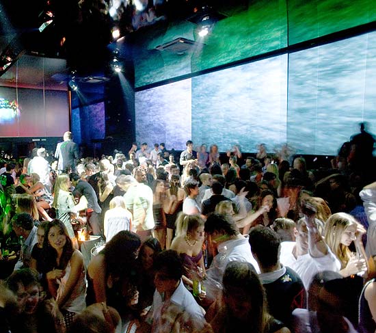 Pista da Mynt Lounge, filial de clube norte-americano, é umas das opções de baladas VIP em São Paulo