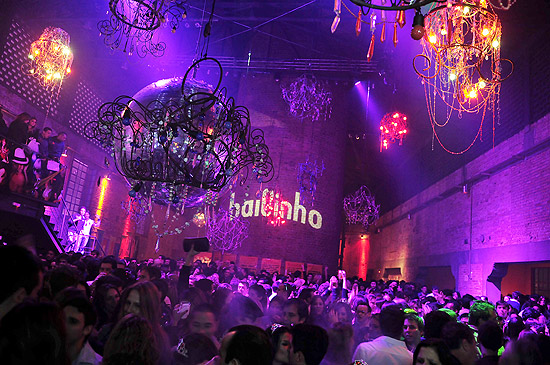 Surgida no Rio de Janeiro em 2007, festa Bailinho (foto) tem edições em São Paulo e atrai diversos famosos; confira
