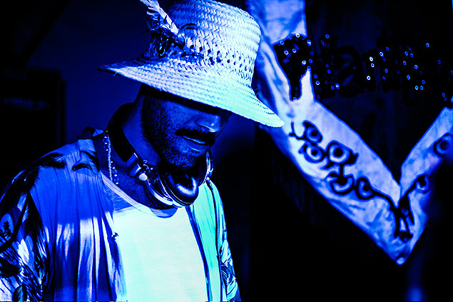 O DJ Rodrigo Bento, da festa Pilantragi