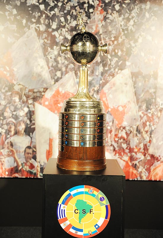 Taça da Copa Libertadores estará em exposição no shopping Eldorado (zona oeste de SP), de 15 a 22 de junho