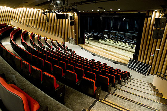 Teatro com capacidade para quase 300 pessoas recebe atrações musicais, teatro e dança no fim de semana