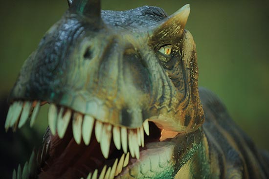 "Mundo Jurássico" traz para o público réplicas robotizadas de dinossauros em tamanho real e área interativa