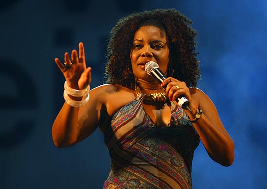 Destaque da música baiana, Margareth Menezes sobe ao palco no "Show da Consciência Negra", que acontece no domingo (20) na praça da Luz
