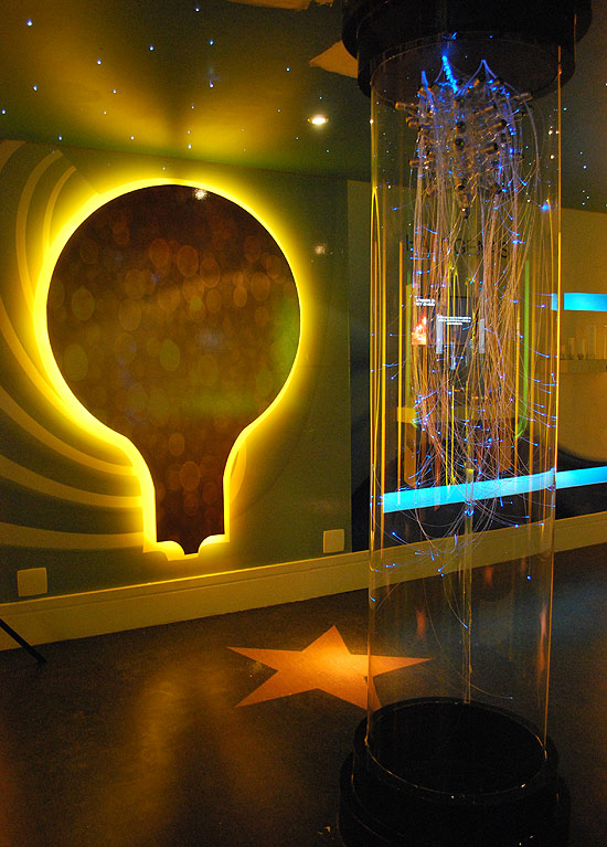 Novidade na cidade, o Museu da Lâmpada abriga mais de 40 lâmpadas datadas desde 1900 