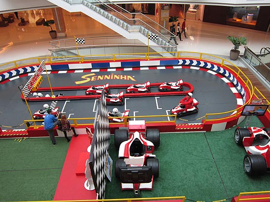 Garotada poderá se divertir no circuito Senninha GP Racing (foto) até 1º de julho no shopping Granja Vianna 