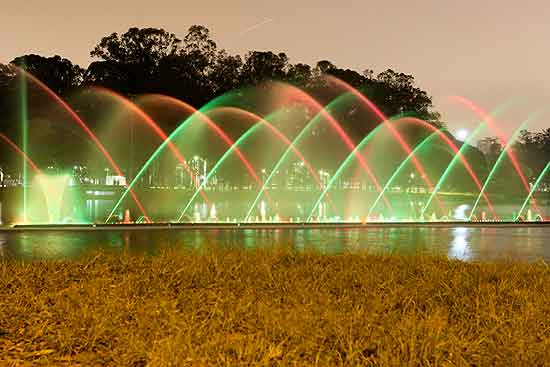 Fonte Multimídia do Ibirapuera, que realiza duas apresentações diárias com músicas e projeções até 6 de janeiro