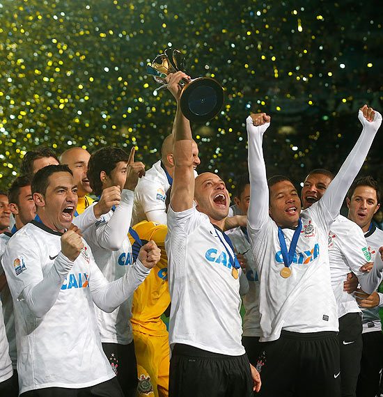 Jogadores do Corinthians comemoram a vitória no Mundial de Clubes em Yokohama, no Japão