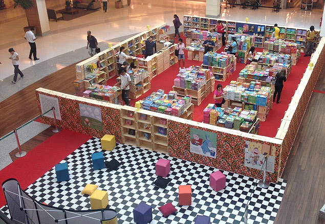O Shopping Granja Vianna promove sua primeira Feira do Livro, com títulos à venda a partir de R$ 3