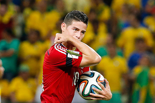 O atacante James comemora o gol de pênalti contra o Brasil na Copa