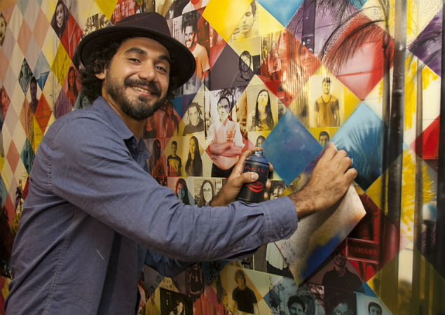 Painel que Eduardo Kobra criou com fotos de frequentadores do shopping Higienópolis