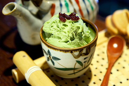 Sorvete de chá verde (foto) do restaurante Hiro (três unidades em SP) vem acompanhado de doce de feijão azuki