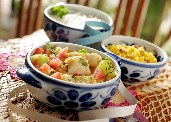 Moqueca de peixe (foto), servida com arroz e farinha, é uma das opções do menu especial do restaurante Obá