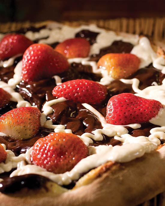 Pizza de morango com chocolate é a sugestão doce da pizzaria 1900; prove pagando menos no domingo