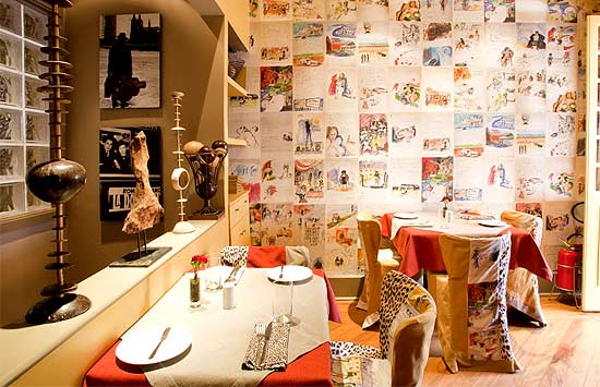 Desenhos feitos pelo próprio Fellini, publicados no "The Book of Dreams", foram estampados em tecidos e forram as paredes da casa