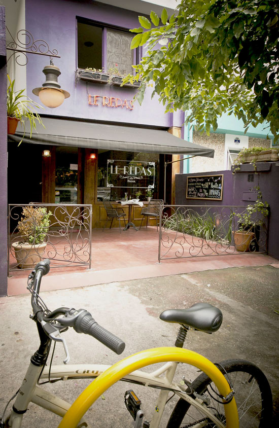 Restaurante Le Repas agora tem espao para os clientes estacionarem a bicicleta Divulgao