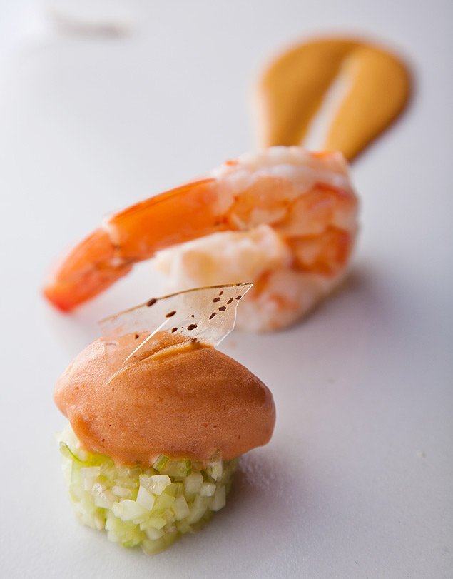 Versão da chef Bel Coelho para o camarão com chuchu, do projeto Clandestino