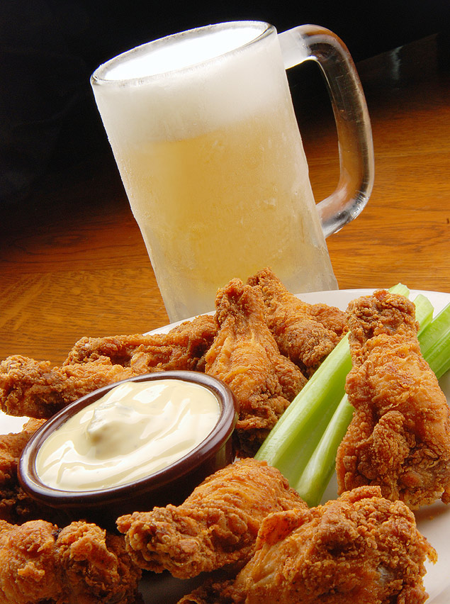 As "wings" do Outback Steakhouse agora podem acompanhar cervejas importadas e espumante