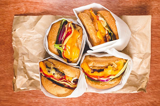 guloseimaslegenda: Na nova Burger Joint, h trs opes de sanduches (hambrguer, cheeseburguer e double) crdito: Thays Bittar/Divulgao 