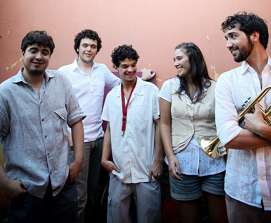 O grupo de jovens instrumentistas Pitanga em Pé de Amora, que faz apresentação no Centro Cultural Rio Verde
