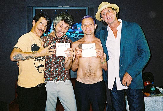 Anthony Kiedis, Mauro Refosco, Flea e Chad Smith (esq. para dir.) fazem turnê pela América do Sul