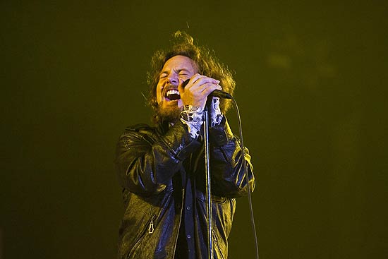 Eddie Veder, vocalista do Pearl Jam, em show da banda no Estádio do Morumbi (zona oeste de São Paulo)