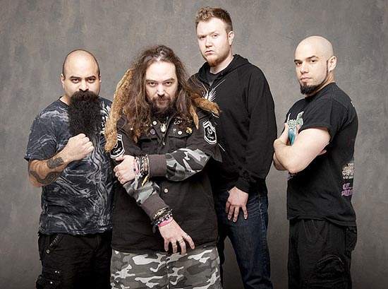 Liderada por Max Cavalera (à frente), banda Soulfly depende de fãs para show em 25 de fevereiro em SP