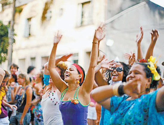 Bloco Cordão Cecília ocupa as ruas do bairro da Santa Cecília neste sábado (18) de Carnaval