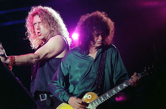 Voz do lendário Led Zeppelin, Robert Plant (esq.) se apresenta em 22 e 23 de outubro em SP