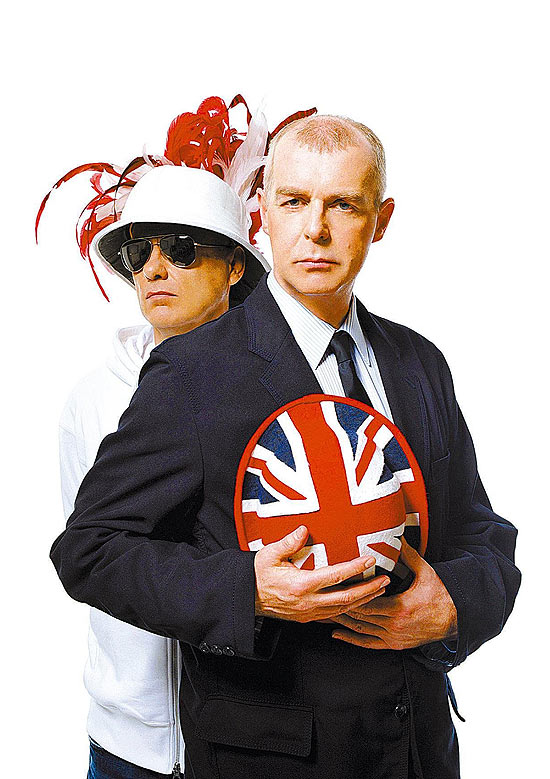 Chris Lowe (esq.) e Neil Tennant da banda inglesa Pet Shop Boys farão show no Credicard Hall no dia 22 de maio 