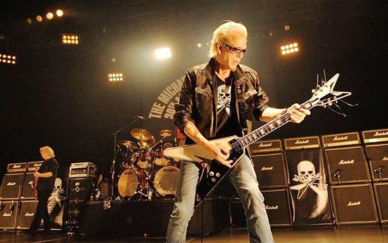 Guitarrista Michael Schenker vai tocar sucessos dos Scorpions em SP com os ex-integrantes Herman Rarebell (bateria) e Francis Buccholz (baixo)