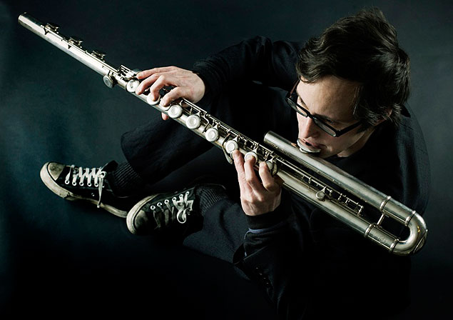O flautista alemão Erik Drescher (foto) apresenta sua mescla de músicas sinfônica e experimental na quarta (dia 27) em espaço de eventos na zona sul de SP