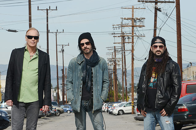 Banda The Winery Dogs, que é formada por Richie Kotzen (vocal e guitarra), Billy Sheehan (baixo) e Mike Portnoy (bateria)