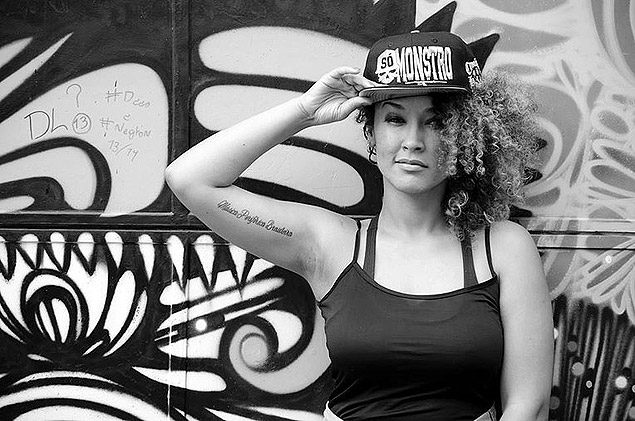 A cantora de rap Yzalú se apresenta na Virada Feminista