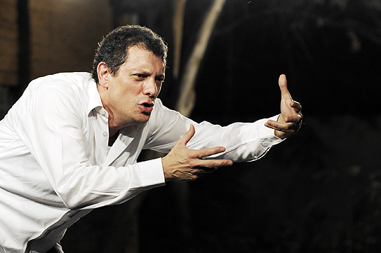 O ator Marcelo Airoldi reestreia o monólogo "Um Segundo e Meio", de sua autoria, no Sesc Ipiranga, em São Paulo