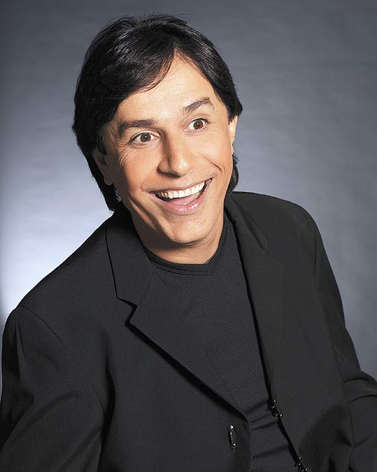 O humorista Tom Cavalcante, que estreia o espetáculo "No Tom do Tom" no Citibank Hall