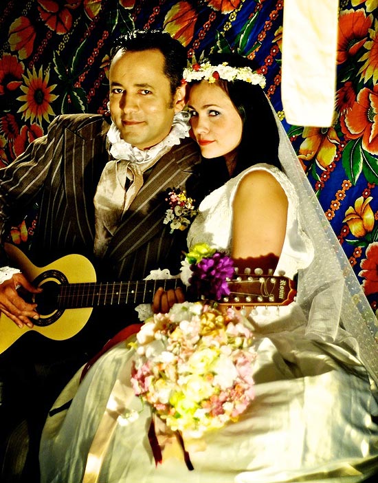 Joaz Campos e Suzana Alves, atriz da personagem Tiazinha, estão na peça "O Casamento Suspeitoso"
