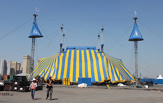 "A Grande Tenda Azul e Amarela" do Cirque de Soleil espera mais de 150 mil pagantes para ver "Varekai"