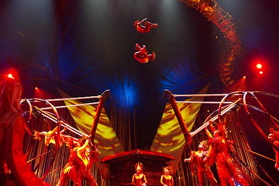 Espetáculo "Varekai", do Cirque du Soleil, tem saltos arriscados (foto), muito malabarismo e cores vibrantes