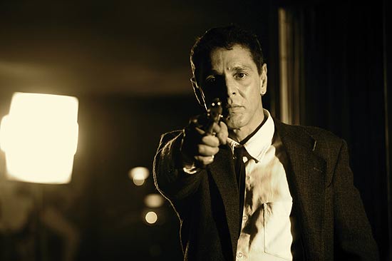 Guilherme Leme em cena de "O Estrangeiro", em cartaz só nesta quarta e quinta no Sesc Santo Amaro
