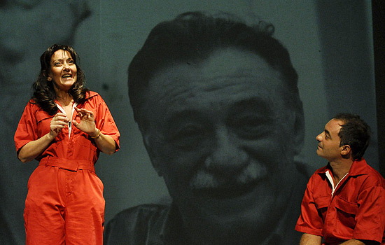 Cena do espetáculo uruguaio "Don Mario e Los Otros", que participa do 5º Festival Ibero-Americano de Teatro